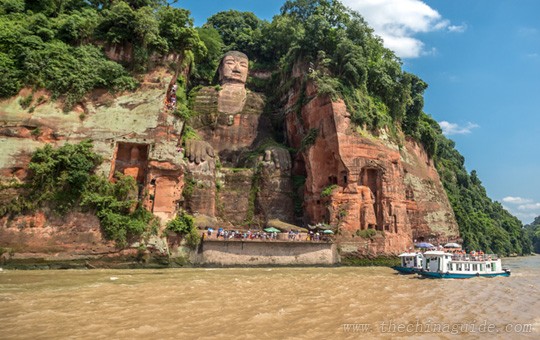 Resultado de imagem para Leshan Giant Buddha